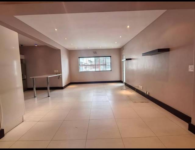 2 BEDROOM PROPERTY TO RENT IN SEA POINT UPPER